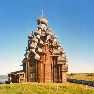 rosja-drewniana-cerkiew